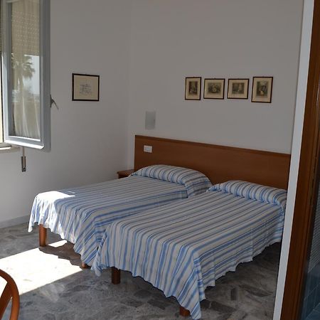 רוזטו דליי אברוצי Albergo Quaglia מראה חיצוני תמונה