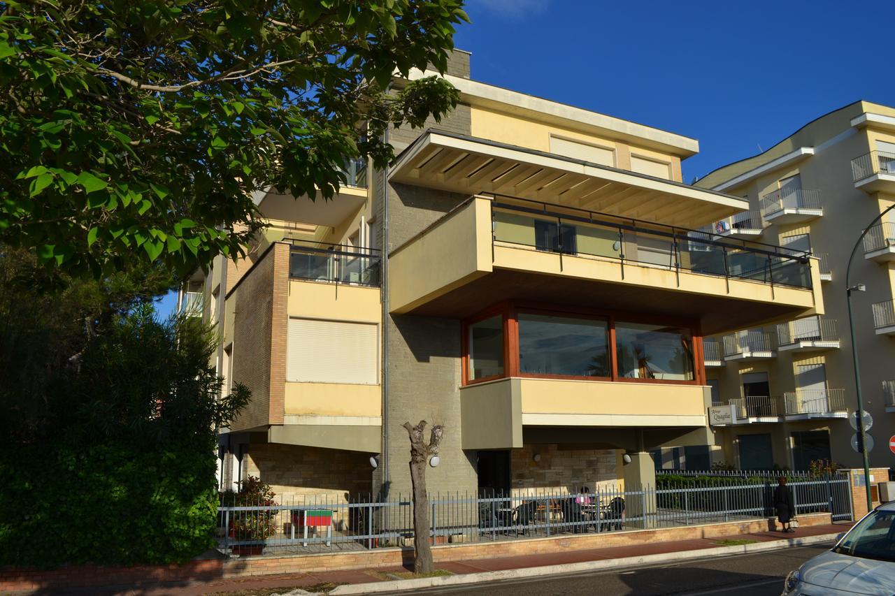רוזטו דליי אברוצי Albergo Quaglia מראה חיצוני תמונה